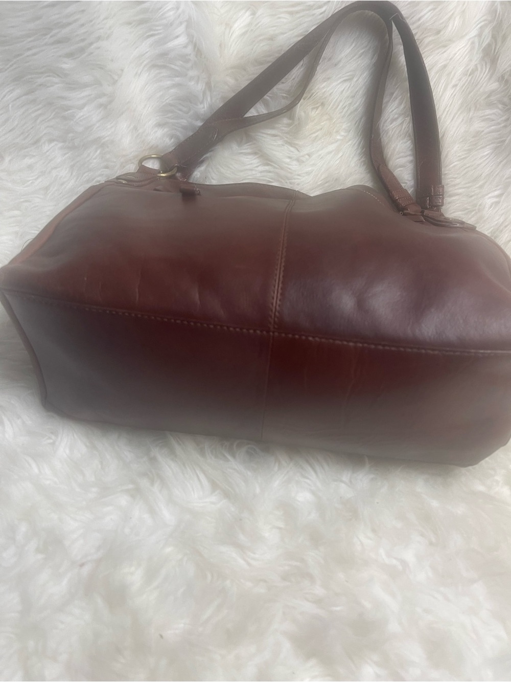 Bolo Leather Brown Medium Shoulder Bag gold tone hardwares. - Picture 6 of 14